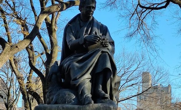 Photo of Sir Walter Scott Statue