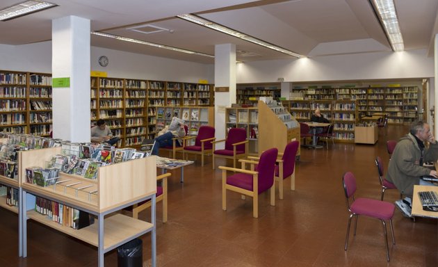 Foto de Biblioteca Pública Milagrosa / Arrosadiako Liburutegi Publikoa