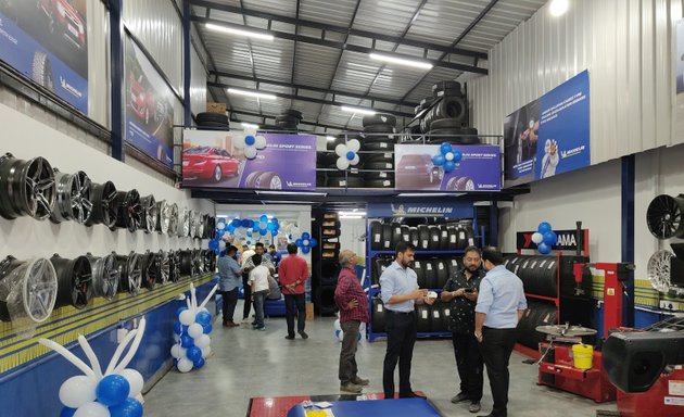 Photo of Michelin Tyres & Services - SLNP Pitstop