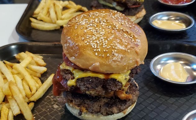 Photo of Divine Burger | Bole Medhanialem | ዲቫይን በርገር | ቦሌ መድሃኒአለም