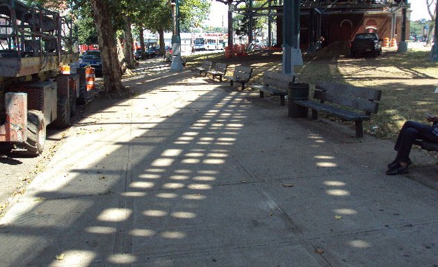 Photo of Williamsbridge Square