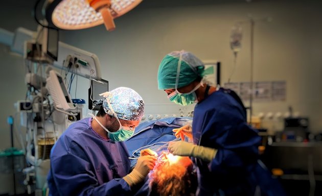 Photo de Dr Samuel RIOT - Chirurgie et Médecine Esthétique Toulouse - EMSCULPT® - EMTONE®