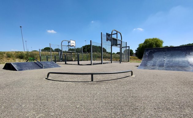 Photo of Harrow Lodge Park Skatepark 2