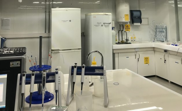 Foto de Laboratorio Contaminantes Emergentes
