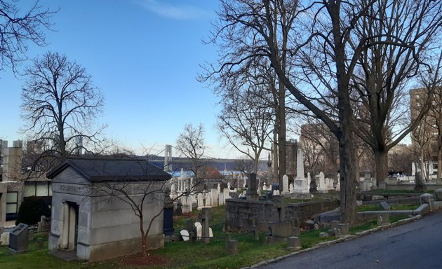 Photo of John Jacob Astor IV Grave