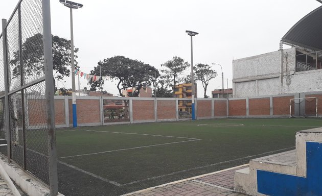 Foto de Polideportivo Municipal Antares