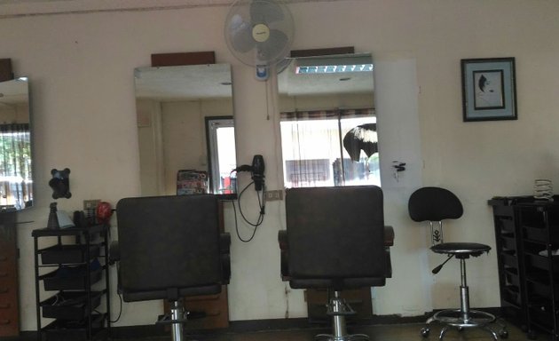 Photo of A'lunco Salon