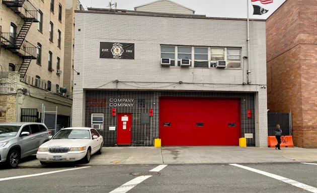 Photo of FDNY Engine 330/Ladder 172