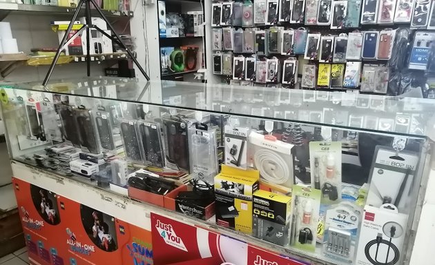 Photo of Raza. Cell phone shop