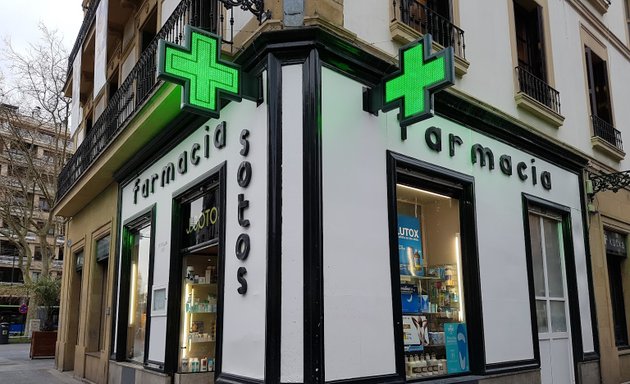 Foto de Farmacia Lanchares La Bretxa
