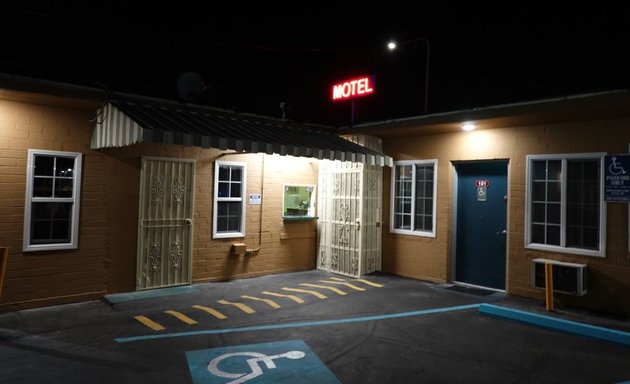 Photo of 24 Hours Motel