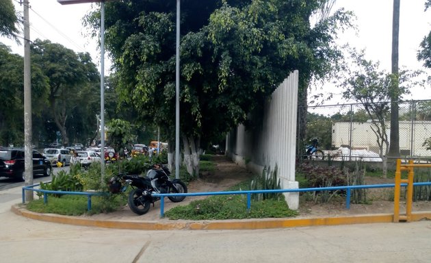 Foto de Estacionamiento empleados Hospital Rebagliati