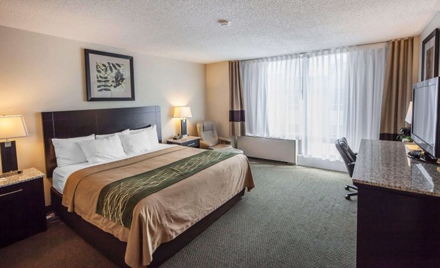 Photo of Comfort Inn & Suites Downtown Edmonton