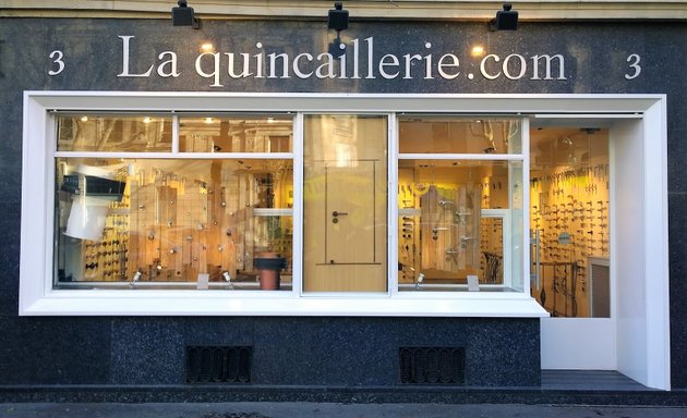 Photo de La Quincaillerie - Poignées de portes et de fenêtres, butoirs