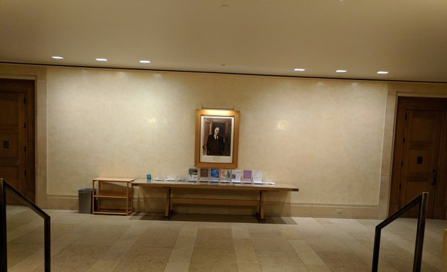 Photo of Edmond J. Safra Synagogue