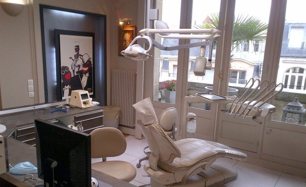 Photo de Dentiste Richard Amouyal - Cabinet Dentaire à Paris 16