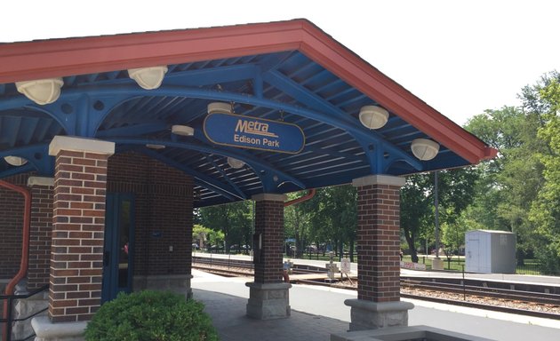 Photo of Edison Park Metra Station Lot 3