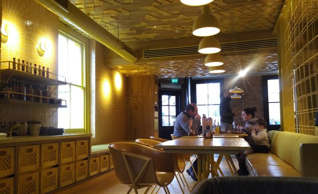 Photo of Nando's Oxford - Cowley Road