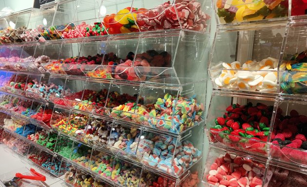 Foto de Sizzis (dulces, regalos, productos típicos, souvenirs y recuerdos en el centro de Bilbao)