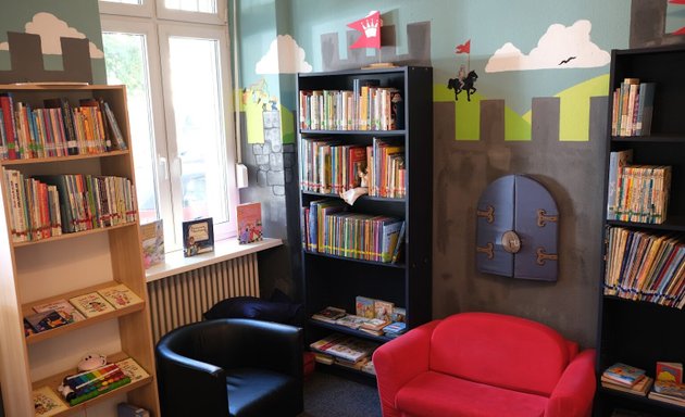 Foto von Connections - The Christian Resource Center