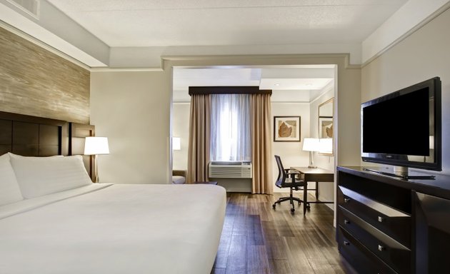 Photo of Holiday Inn & Suites Windsor (Ambassador Bridge), an IHG Hotel