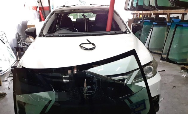 Photo of Zurich windscreen panel workshop / Zurich windscreen claim / Zurich takaful windscreen