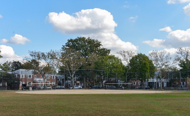 Photo of Glen Oaks Oval