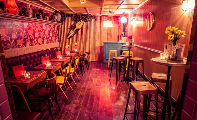 Photo of Simmons Bar | Mornington Crescent