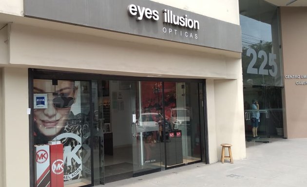 Foto de Eyes Illusion Cavenecia