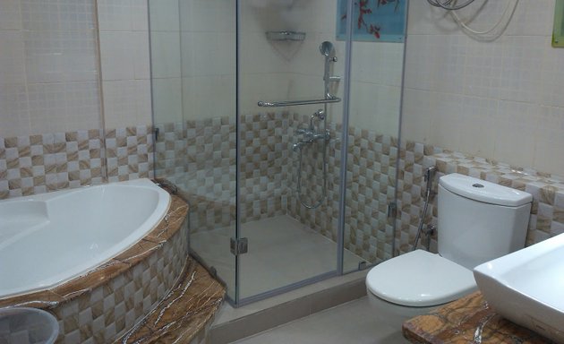 Photo of Reedo Shower Enclosures - Shower Glass Partition Company