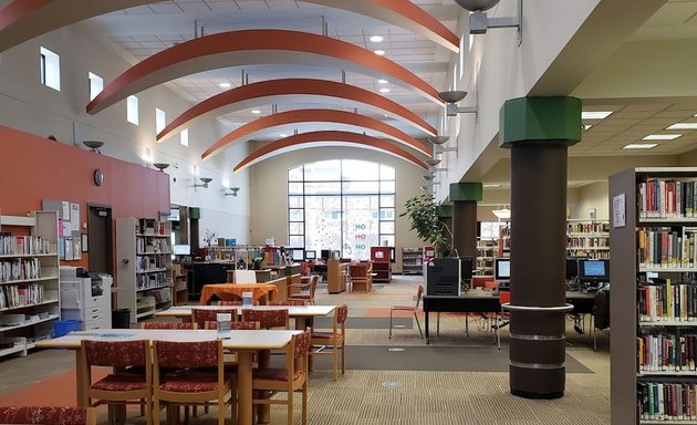 Photo of Toronto Public Library - New Toronto Branch