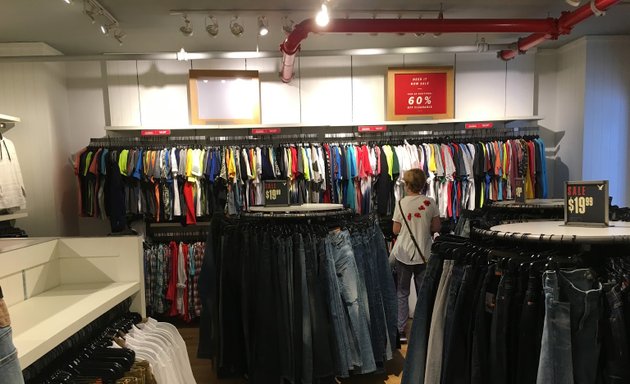 Photo of American Eagle Outlet