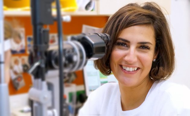 Foto von Dr. Sarah Moussa - Fachärztin für Augenheilkunde und Optometrie, Expertin für LASIK und Hornhautchirurgie