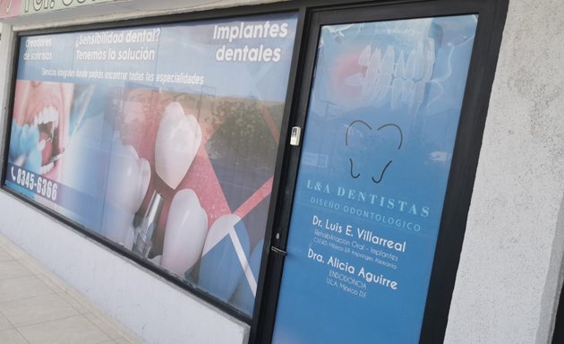 Foto de Dentistas Villarreal - Implantes Dentales
