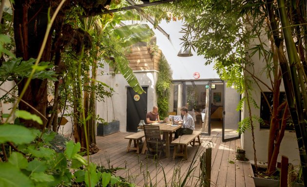 Photo de The Island - Coworking, Bureaux, Salles & Jardins