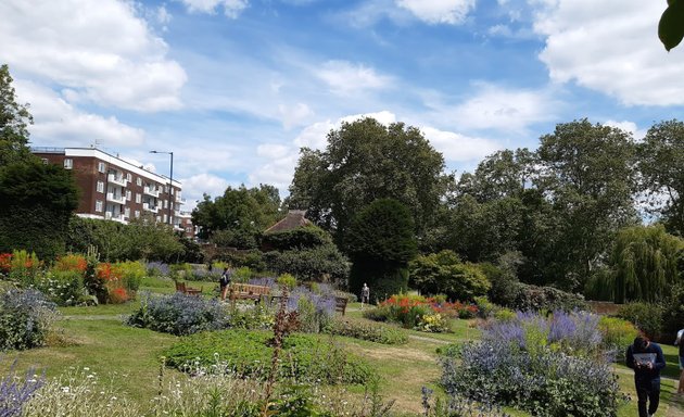 Photo of Gladstone Park Pond