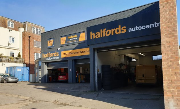 Photo of Halfords Autocentre Southampton (Queensway)