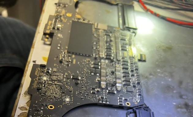 Photo of Apple Expert Calgary | Mac Data Recovery | Mac Repair | iPad iPhone Screen Repair & Replacement