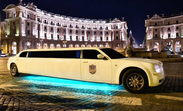 foto Limousine & Photo Booth in Pulmino Auto Noleggio Patrizi