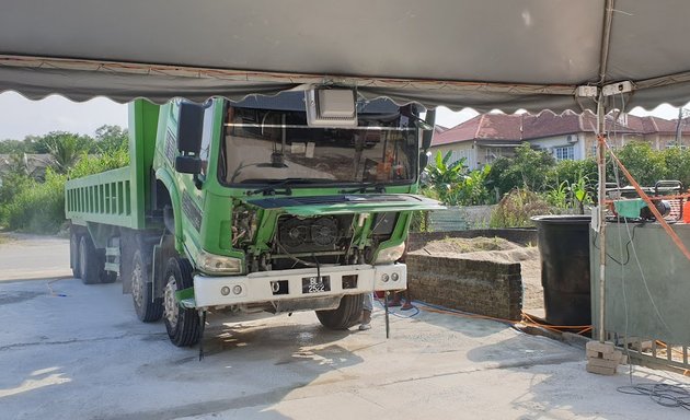 Photo of Golden tri v Car,truck, Lorry & bus Wash