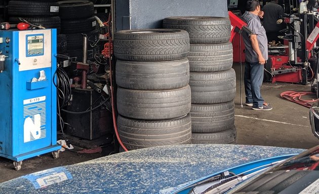 Photo of Hank's Tire