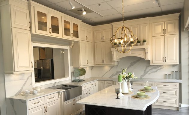 Photo of Greenwood Cabinet & Countertop - Cabinets & Kitchen Countertops Abbotsford