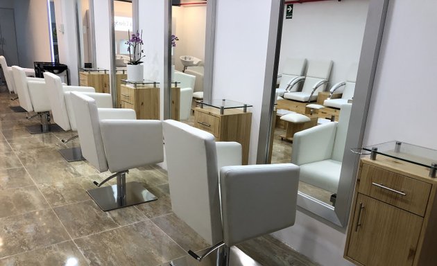 Foto de Muebles para Salones de Belleza & Peluquerias Industrias Melder