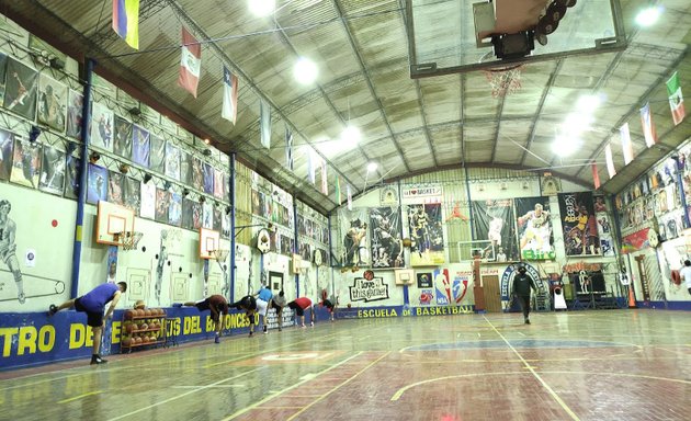 Foto de Escuela de Basketball "La Canasta"