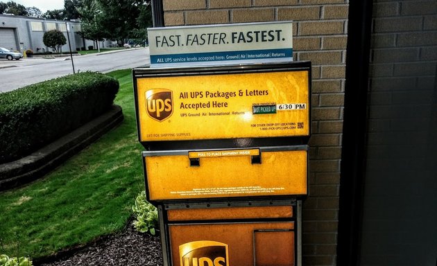 Photo of UPS drop box