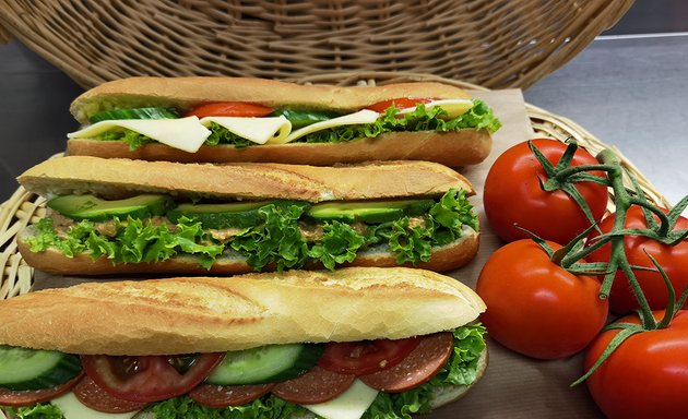 Foto von PanAmore Baguettes & Café in der KVB Haltestelle Technische Hochschule