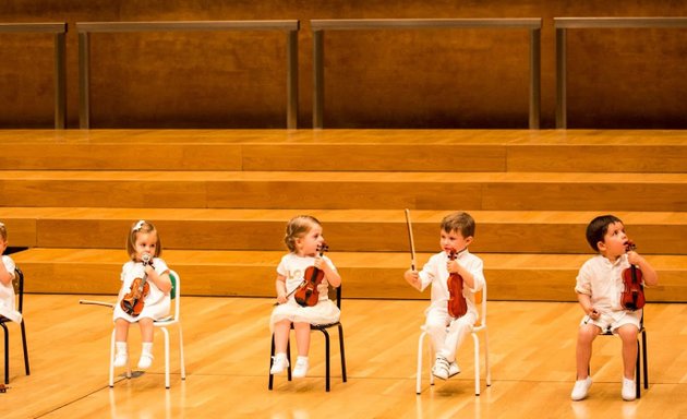 Foto de Escuela de Música (violin) Helena Colina