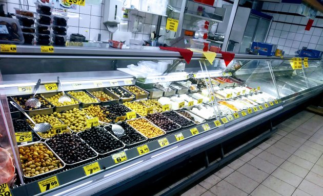 Foto von Bolu türkischer Supermarkt mit Fleisch- und Fischtheke