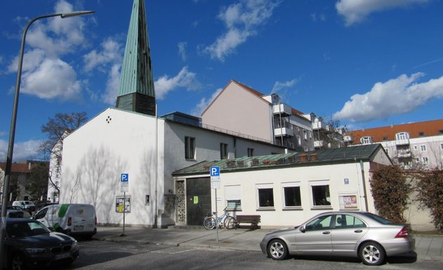 Foto von Nikodemuskirche München (Kirche und Pfarrbüro)
