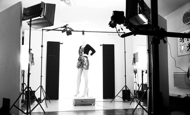 Photo de West Image • Studio Photographie Luxe - Bijoux - Cosmetiques - Objet 360° • E-commerce